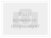 В очках.